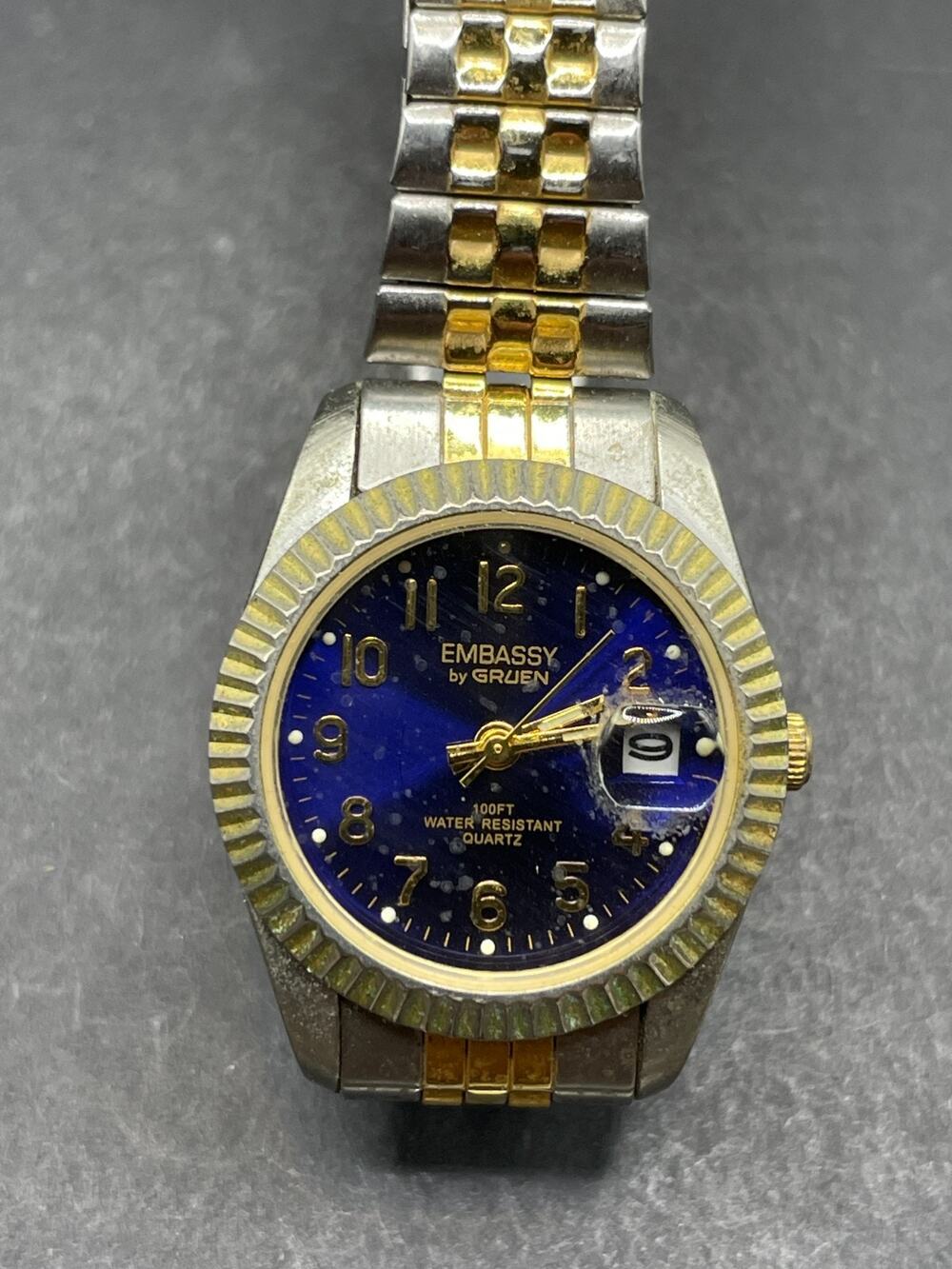 Vtg Embassy By Gruen Men’s Presidential Two Tone Date Quartz Watch Blue Dial